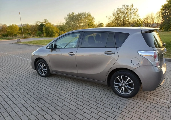 Toyota Verso cena 29900 przebieg: 230000, rok produkcji 2014 z Ostrów Lubelski małe 407